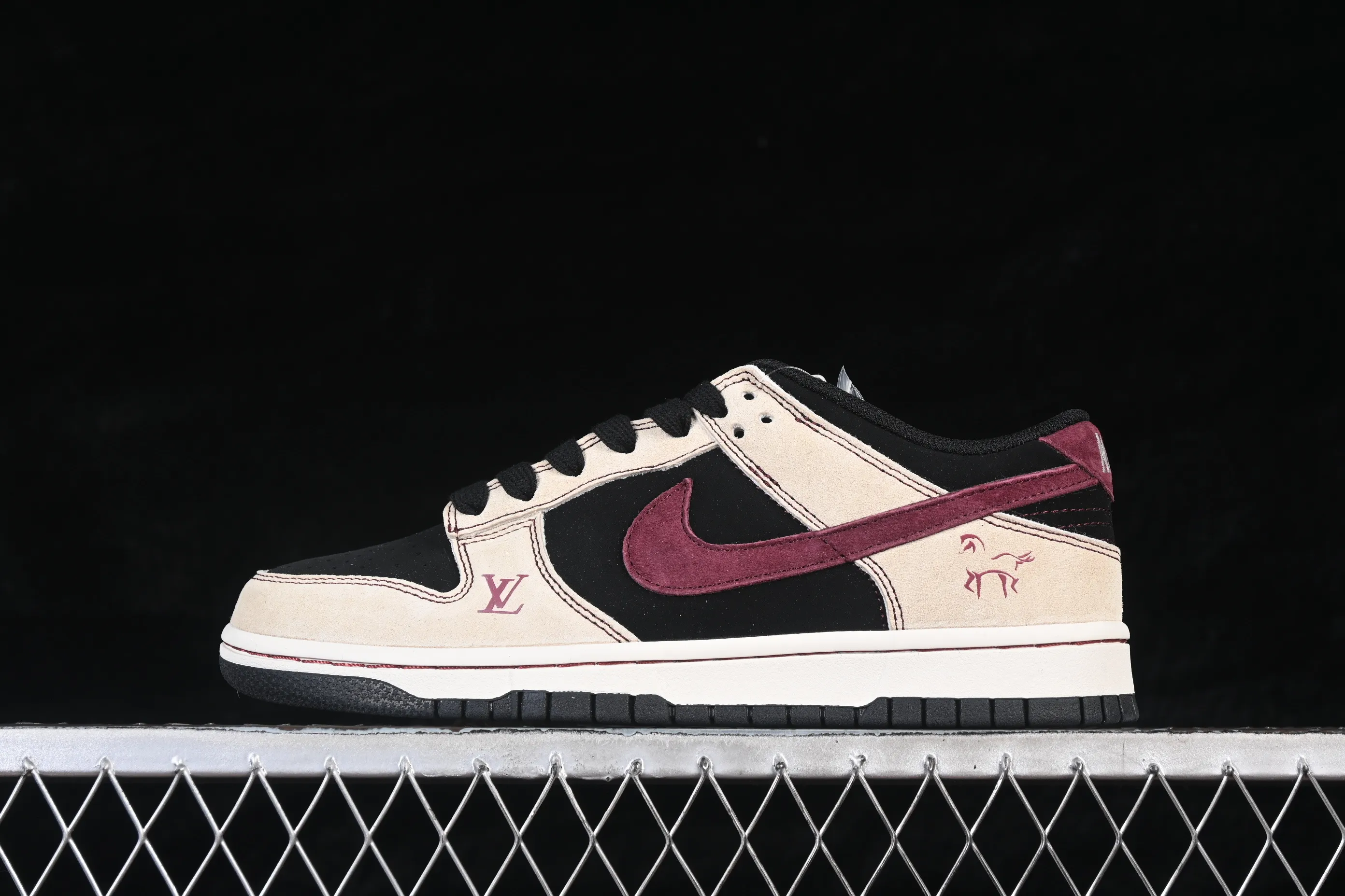 All categories Nk SB Dunk Series Nk SB Dunk Low High-end customized low-top sneakers Nike SB Dunk Low Year of the Horse limited edition sand ink rose purple high-end customized low-top casual sneakers SG6688-008